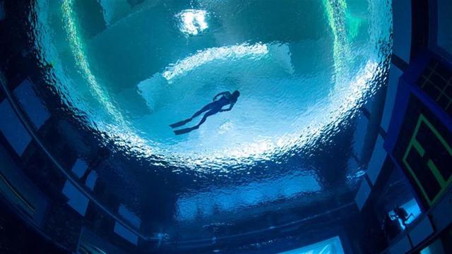 世界上最大沙滩游泳池（世界上最深的潜水游泳池来了）(2)