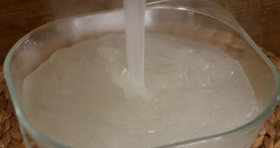​凉粉加明矾的比率，1000:1为佳（明矾食物吃多了伤害大脑）