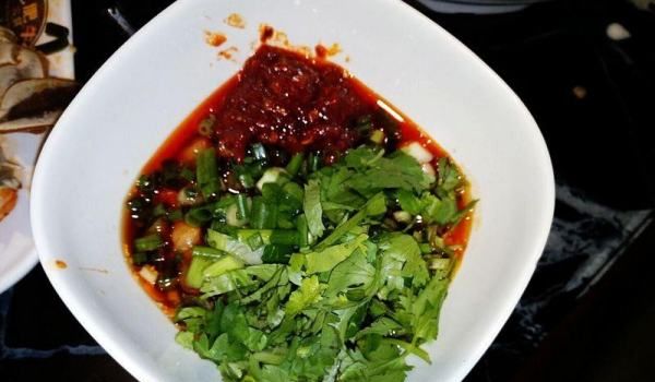 万能蘸酱汁怎么调的,吃火锅最重要的就是蘸料了吗图1