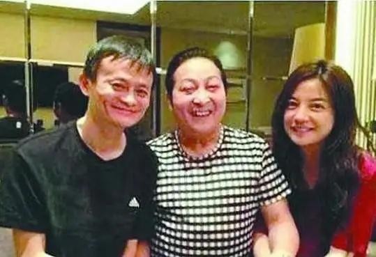 赵薇背后的故事十分复杂（赵薇为何被封杀）