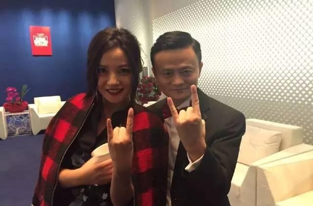 赵薇背后的故事十分复杂（赵薇为何被封杀）