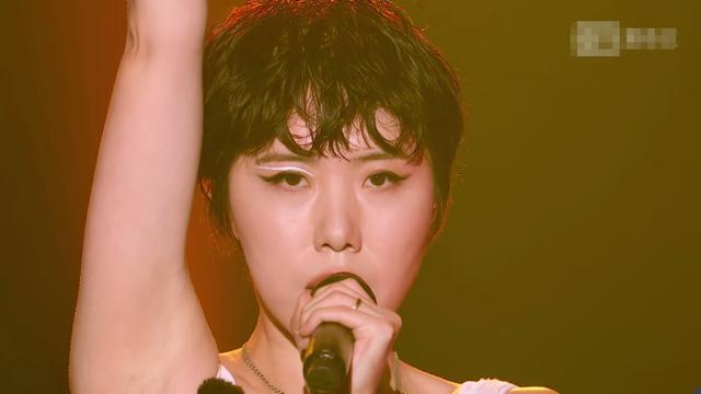 付菡唱歌（07年付菡头部受伤缝5针上台表演）(6)