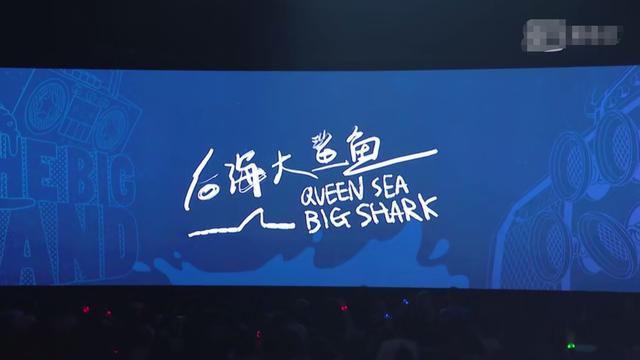 付菡唱歌（07年付菡头部受伤缝5针上台表演）(4)