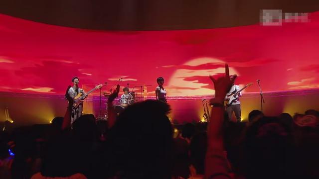 付菡唱歌（07年付菡头部受伤缝5针上台表演）(5)