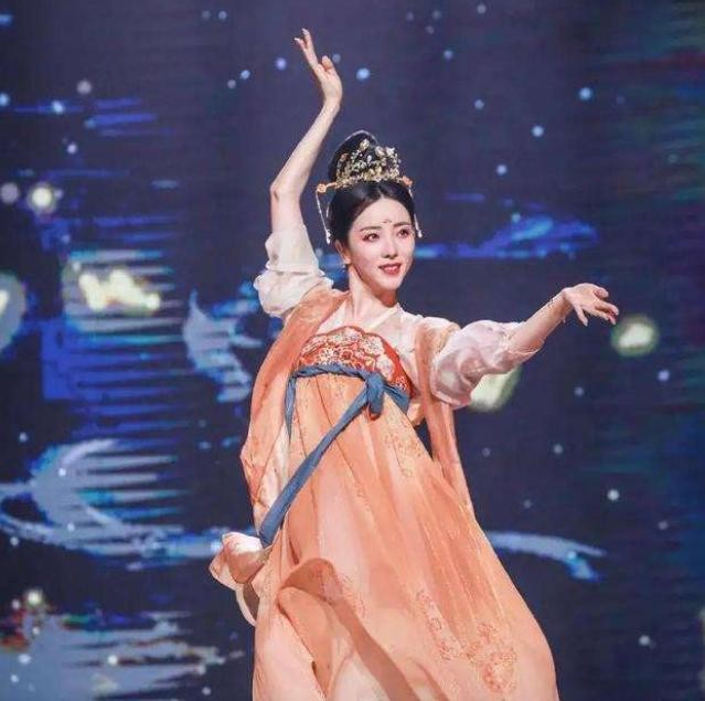 李思思丈夫魏文斌简介（李思思嫁初恋魏斌三年抱俩）
