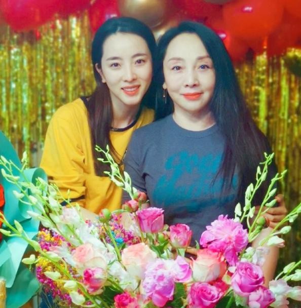 李思思丈夫魏文斌简介（李思思嫁初恋魏斌三年抱俩）
