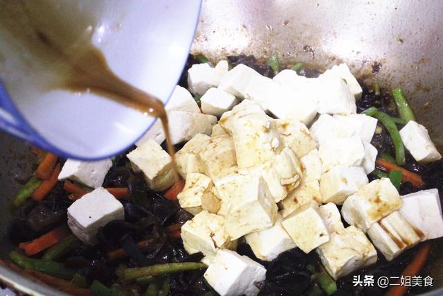 怎么样炒豆腐又嫩好吃又简单（牢记别直接下锅炒豆腐）(9)