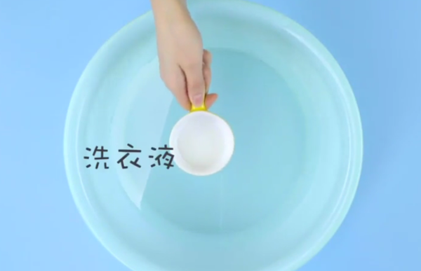 第一次买的羽绒服怎么洗,新买的羽绒服怎么洗最好图9