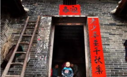 门上贴对联的胶怎么处理干净,过年贴的对联什么时候撕才合适图6