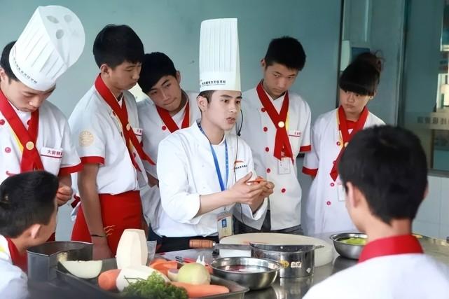 新东方烹饪学校学费标准（新东方烹饪一年学费高达3万多元）