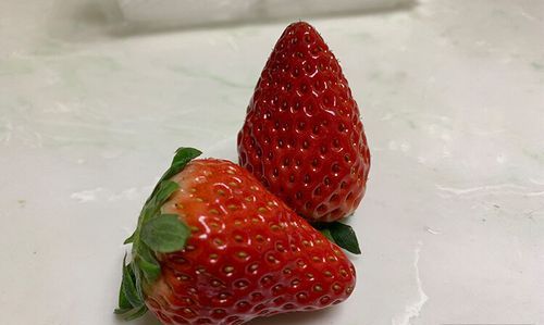 草莓籽上的黑色须须是什么东西