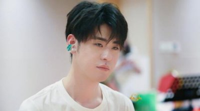 ​张云雷被停演的缘故，因口无遮拦玩弄地动被停演_现已复演