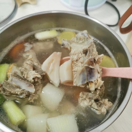 如何炖排骨汤呢（家常炖排骨做法）