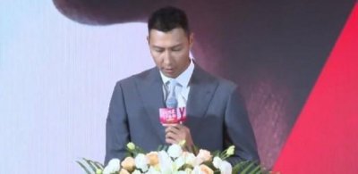 ​阿联是懂幽默的 易建联退役仪式精准吐槽几位前队友