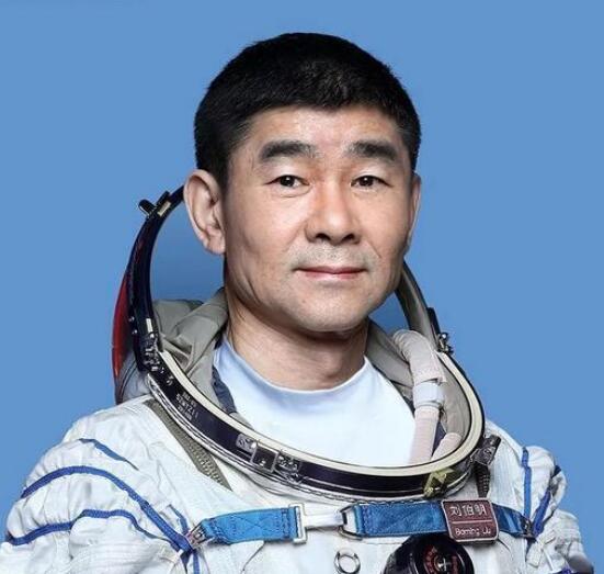 神舟十两号航天员名单颁布