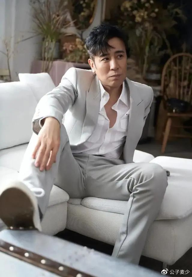 大瓜！曝叔圈男神潜《狂飙》隆妮，2天睡了2人，于和伟是否无辜？