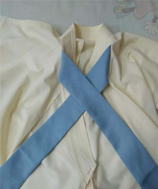 衣服蝴蝶结怎么系,衣服蝴蝶结怎么打视频慢动作图9