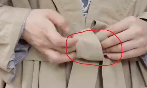 衣服蝴蝶结怎么系,衣服蝴蝶结怎么打视频慢动作图5