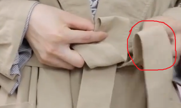 衣服蝴蝶结怎么系,衣服蝴蝶结怎么打视频慢动作图4