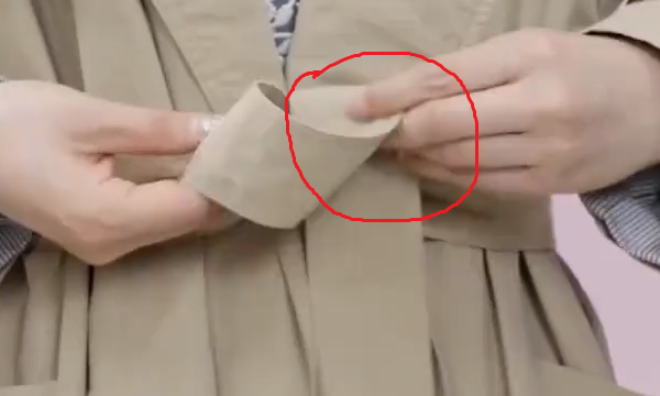 衣服蝴蝶结怎么系,衣服蝴蝶结怎么打视频慢动作图3
