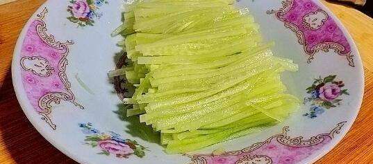 凉拌兔子煮多久才嫩,凉拌兔冷水煮还是开水煮图6
