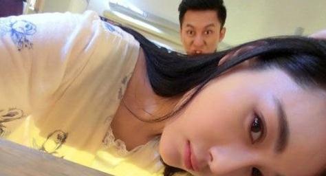 李晨范爷亲密照曝光 李晨张馨予同房过夜 