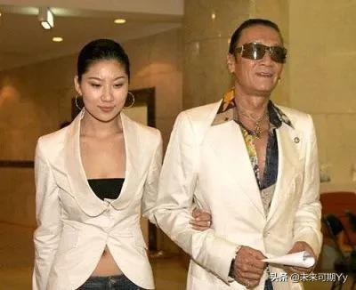 总有一些女星艺人喜欢嫁给老男人，真的嫁给爱情了吗？