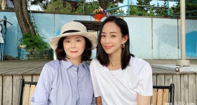 ​張鈞甯的母亲是谁？特地去青岛庆生日