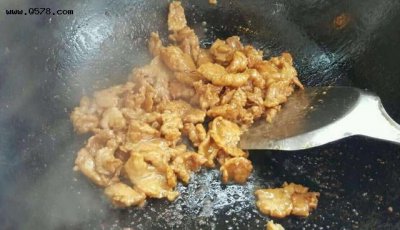 ​淀粉炒肉怎么不粘锅，熟肉怎么炒才不会粘锅？