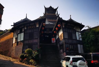 ​安居古镇在哪里，为什么说安居古镇是寺庙林立的渝西小镇？为什？