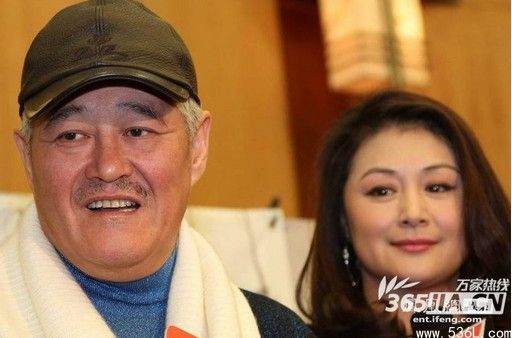 赵本山现任妻子的姓名？和于月仙是什么关系