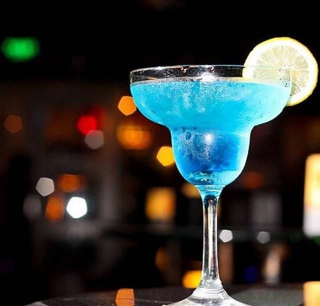 鸡尾酒的种类，盛装鸡尾酒的杯子有哪几种？有图更好。没图的给适当描述，谢谢？图3