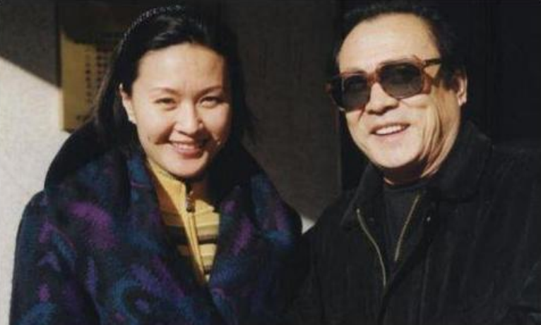 屠洪刚：娶二婚女助理当老婆，对继子视如己出，今继子比他还风流