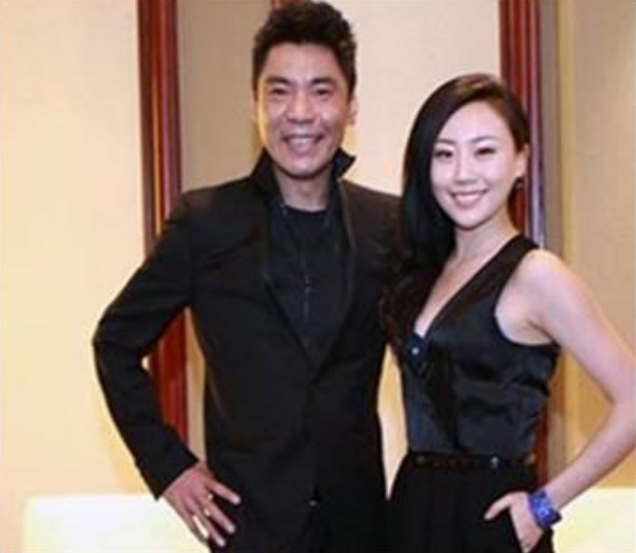 屠洪刚：娶二婚女助理当老婆，对继子视如己出，今继子比他还风流