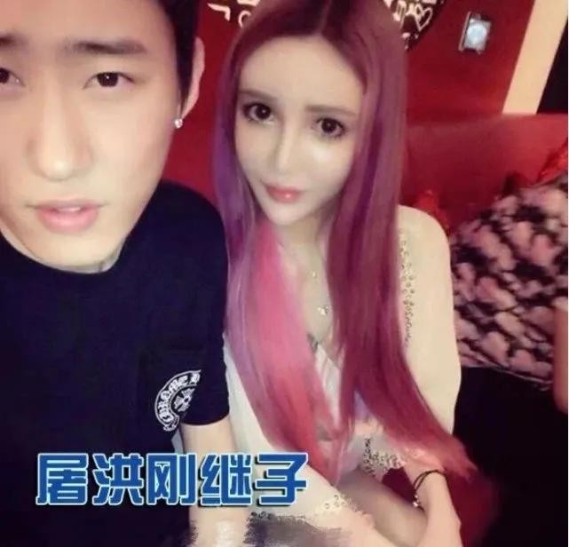 屠洪刚：娶二婚女助理当老婆，对继子视如己出，今继子比他还风流