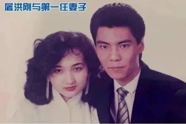 屠洪刚：娶二婚女助理当老婆，对继子视如己出，今继子比他还风流