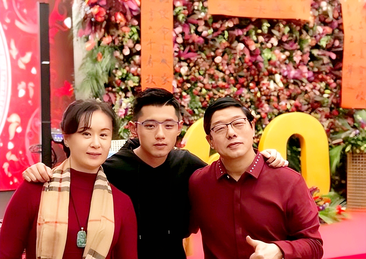 张继科个人资料简介及身高（张继科与景甜分手3年：他单身传绯闻，她承受着双重打击）