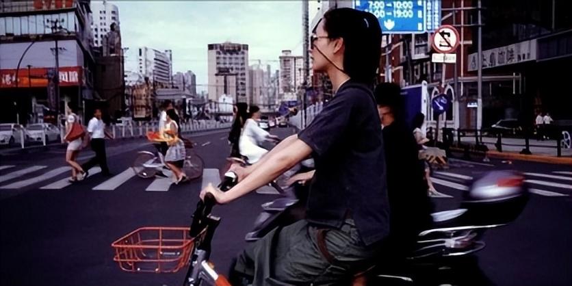 万茜个人资料简介和老公（不婚族万茜：从不炒作，嫁普通丈夫，40岁高龄为小丈夫生孩子）