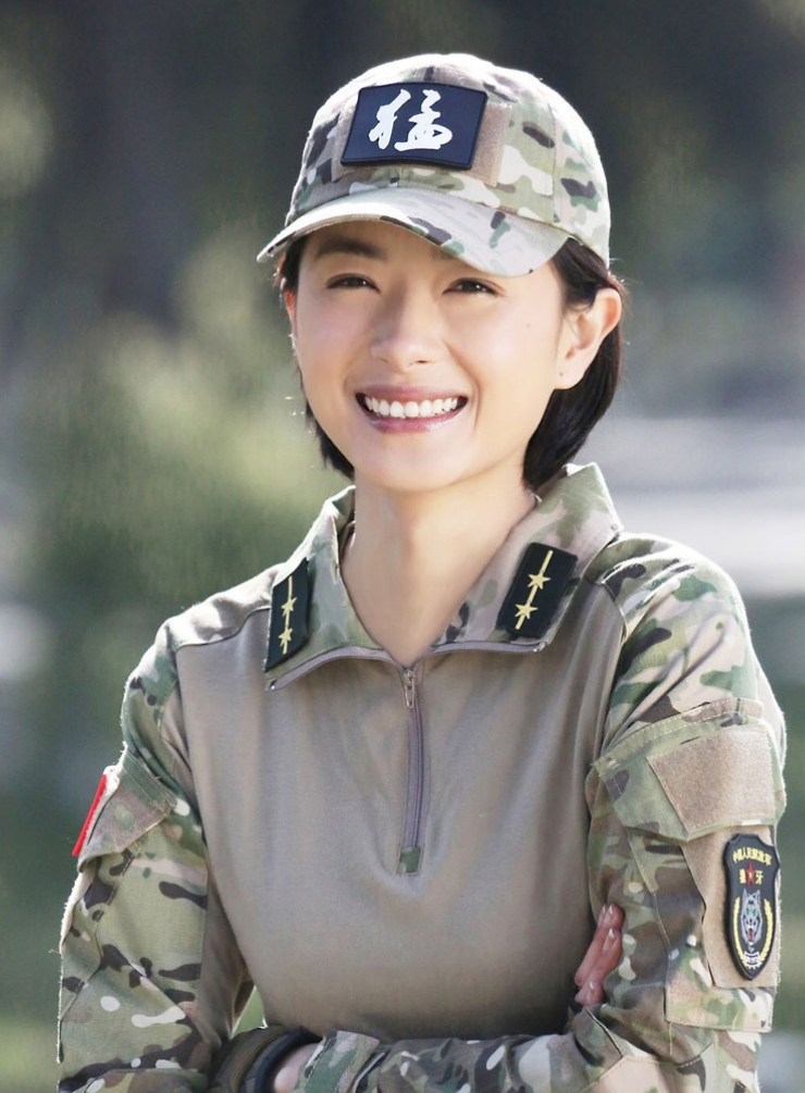 万茜个人资料简介和老公（不婚族万茜：从不炒作，嫁普通丈夫，40岁高龄为小丈夫生孩子）