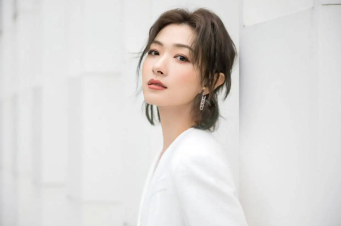 万茜个人资料简介和老公（不婚族万茜：从不炒作，嫁普通丈夫，40岁高龄为小丈夫生孩子）