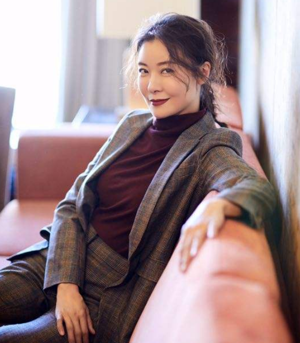 著名演员柯蓝：情路坎坷，我不是黄志忠小三，我也不想结婚