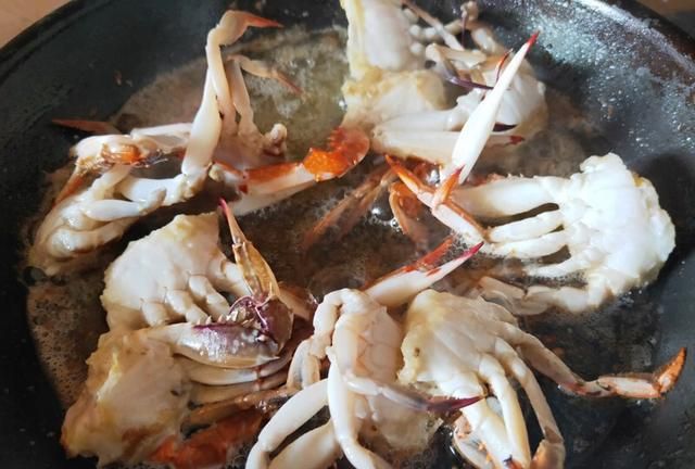 海蟹煮多久最佳时间，海蟹用清水煮需要多长时间？图6