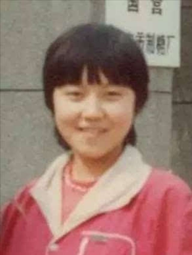 闫妮的个人资料简介是 前夫净身出户，52岁至今单身，三段“姐弟恋”始终无果