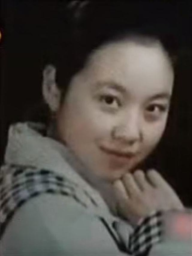 闫妮的个人资料简介是 前夫净身出户，52岁至今单身，三段“姐弟恋”始终无果