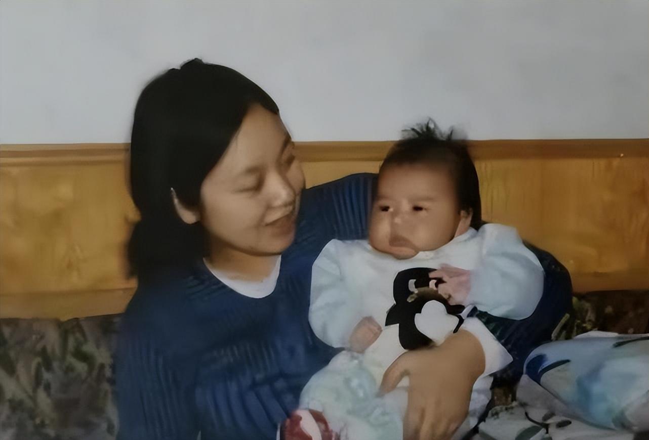 闫妮的个人资料简介是 前夫净身出户，52岁至今单身，三段“姐弟恋”始终无果