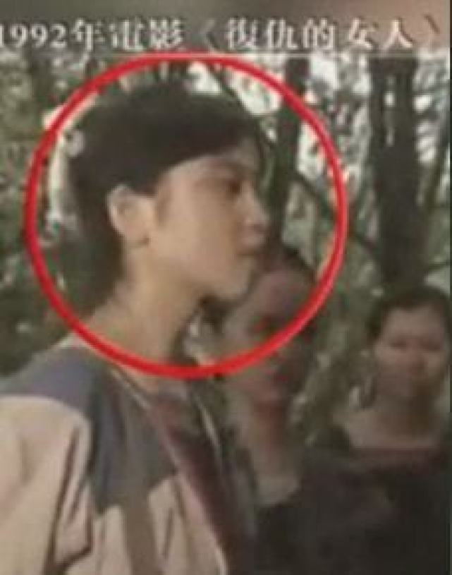 闫妮的个人资料简介是 前夫净身出户，52岁至今单身，三段“姐弟恋”始终无果