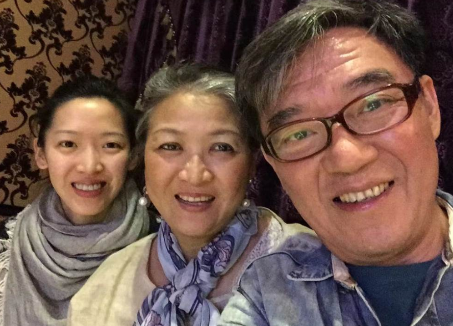 李立群个人资料简介及女儿（李立群32岁女儿近况，与黑人分手后单身至今，为闺蜜庆生心情好）