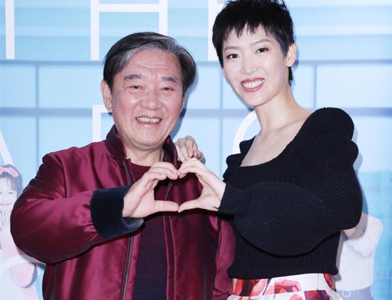 李立群个人资料简介及女儿（李立群32岁女儿近况，与黑人分手后单身至今，为闺蜜庆生心情好）