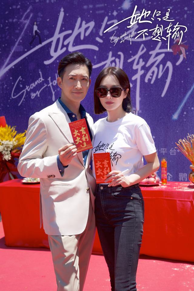 演员王阳深夜罕见晒娃营业，女儿模样帅气穿搭时尚，好有星范儿