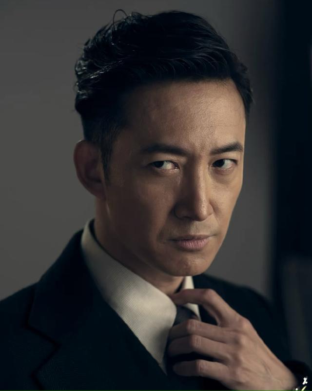 演员王阳深夜罕见晒娃营业，女儿模样帅气穿搭时尚，好有星范儿
